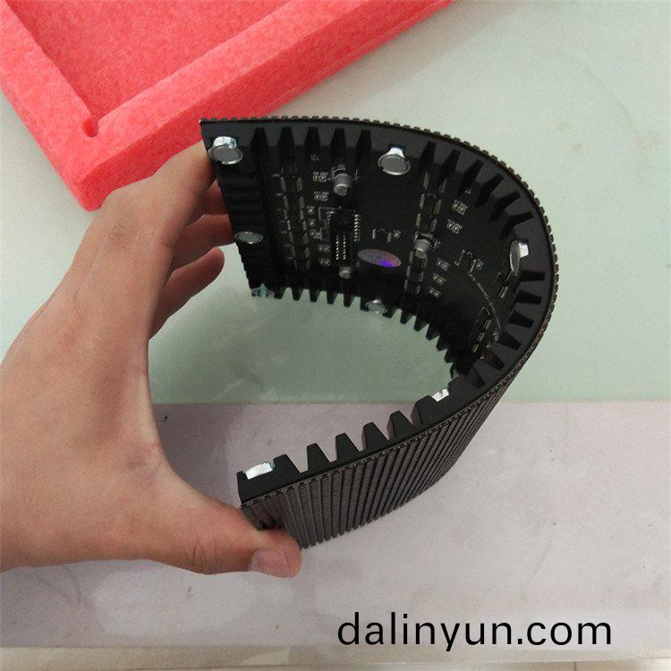 鄭州(zhou)異(yi)形(xing)屏(ping)定(ding)製 鄭州異(yi)形(xing)屏(ping)定製(zhi)